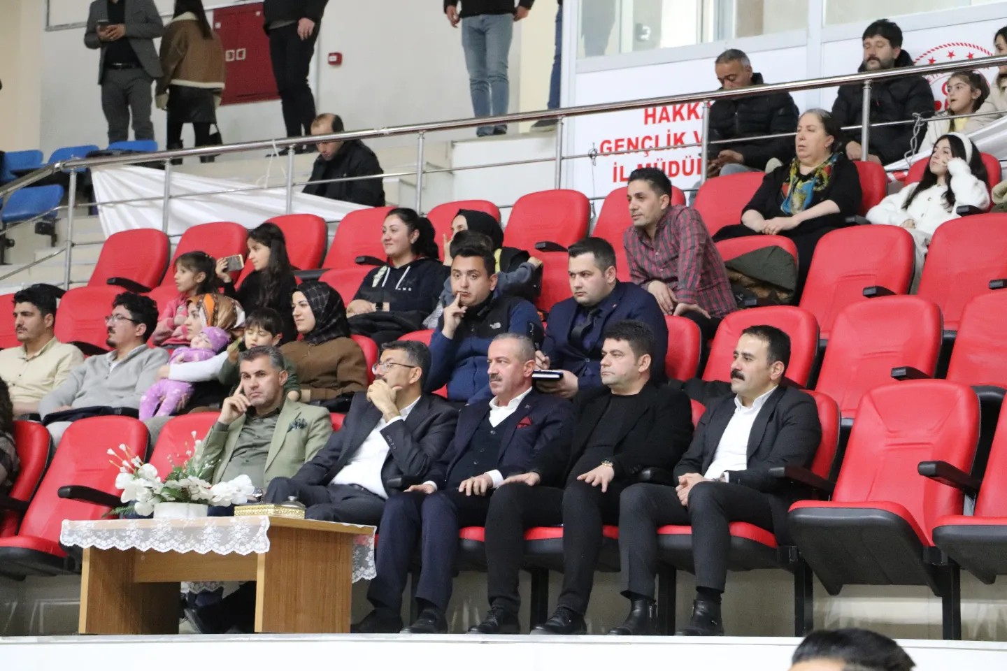 Hakkari'de Okul Sporları Etkinlikleri Kapsamında Halk Oyunları Yarışmaları Yapıldı