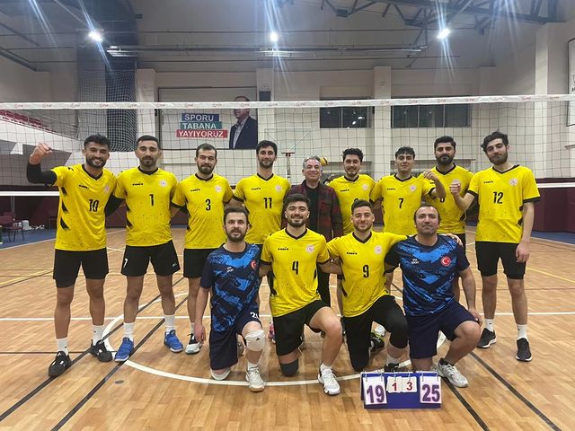 Ağrı Erkek Voleybol Takımı, Van Grup Müsabakalarında Şampiyon oldu