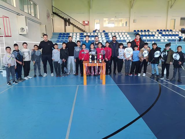 Eleşkirt ilçesinde Küçük Erkekler Badminton İlçe Birinciliği müsabakaları sonuçlandı