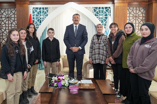 Hakkâri'de Derece Elde Eden Öğrenciler Makamda Kabul Edildi