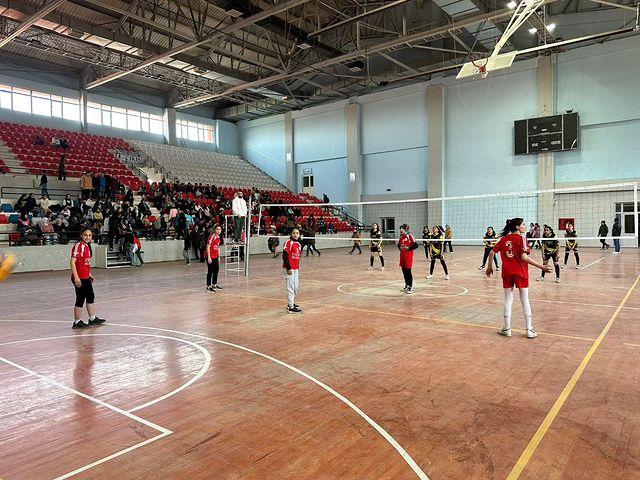 Patnos'ta düzenlenen Okul Sporları Voleybol Müsabakaları büyük ilgi gördü