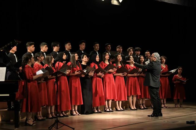 Van Valisi, Van Güzel Sanatlar Lisesi öğrencilerinin konserine katıldı.