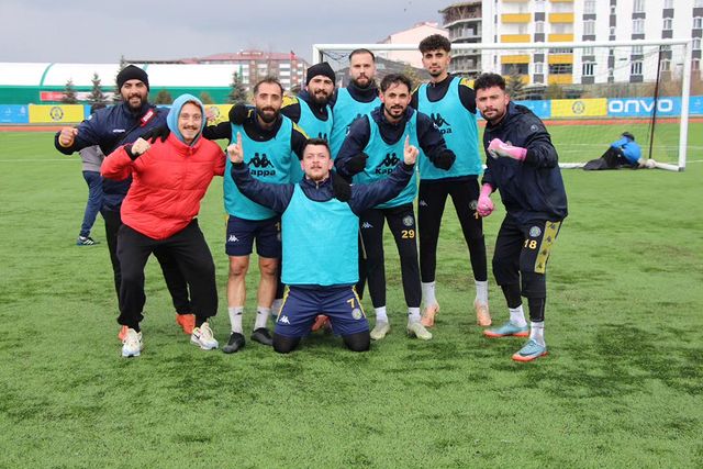 ONVO Ağrı Spor'dan Güçlü Performans, Çift Kale Maçta Mavi Takım Galibiyete Ulaştı