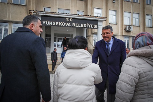 Yüksekova Belediyesi'ne Ziyaret: Vali Ali Çelik, Belediyenin Durumu Hakkında Bilgi Aldı