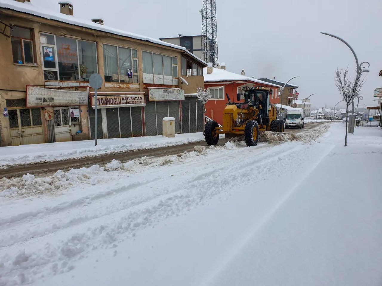 Van Başkale'de Belediye Kar Mücadele Ekipleri, Yoğun Kar Yağışına Karşı Seferber Oldu