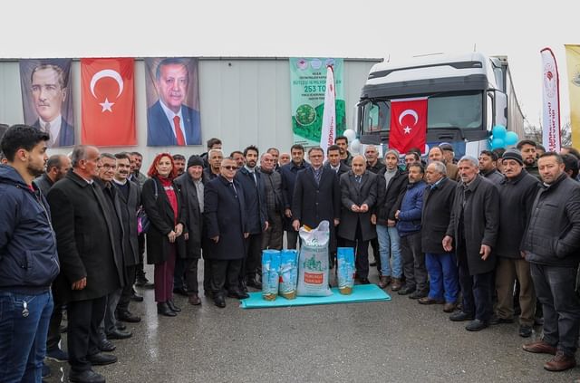 Van'da Yem Bitkisi Tohumları Çiftçilere Dağıtıldı, Tarım ve Hayvancılık Sektörüne Destek!