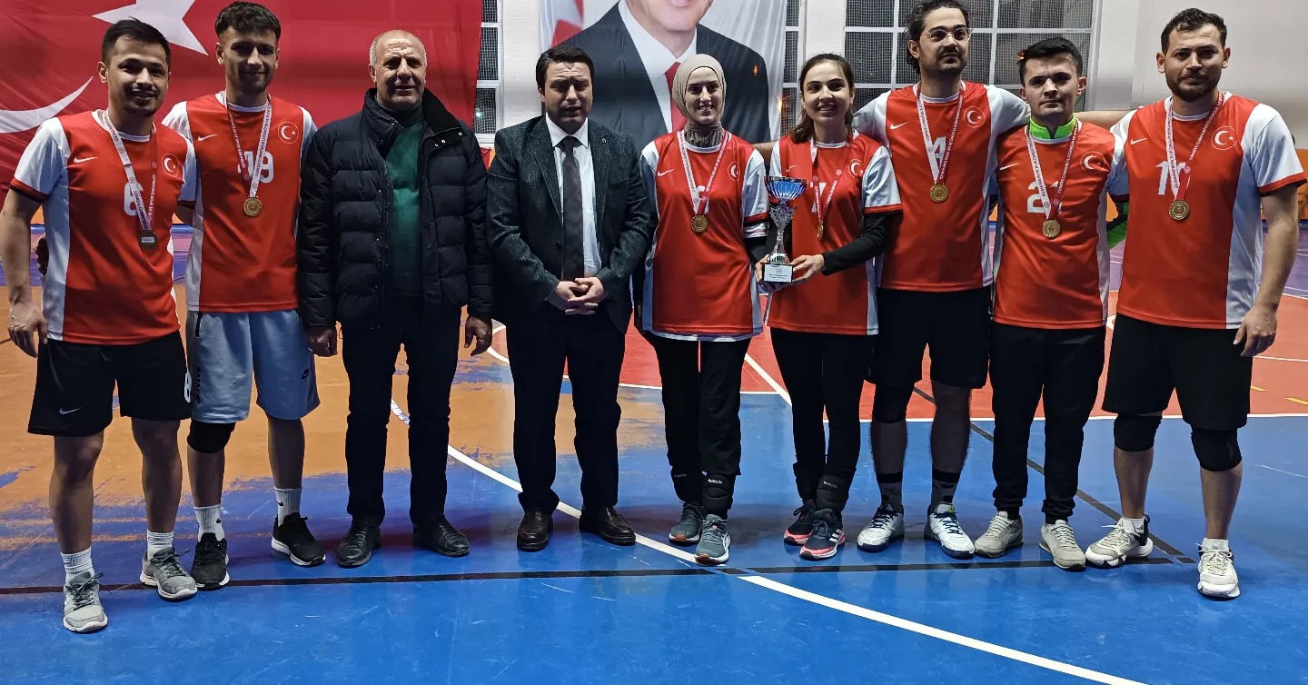 Bulanık İlçesinde düzenlenen Voleybol Turnuvası büyük yarışmaya sahne oldu