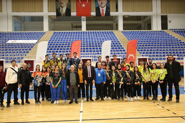 Van Gençlik ve Spor İl Müdürlüğü'nün düzenlediği Okul Sporları Dart Müsabakaları tamamlandı