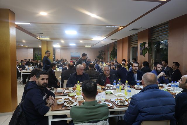 Van'da eğitim camiası birlikte iftar yaptı