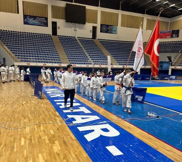 13 ilin genç judocuları Okul Sporları Küçükler Kız-Erkek Judo Grup müsabakalarında bir araya geldi