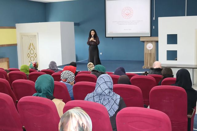 İl Müdürlüğü Eğitim Birimi, Kadına Yönelik Şiddet ve Erken Yaşta Evlilikle Mücadele Semineri Düzenledi